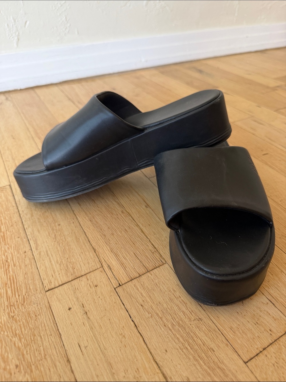 Malvados Women’s 9 Black Platform Slide Sandals